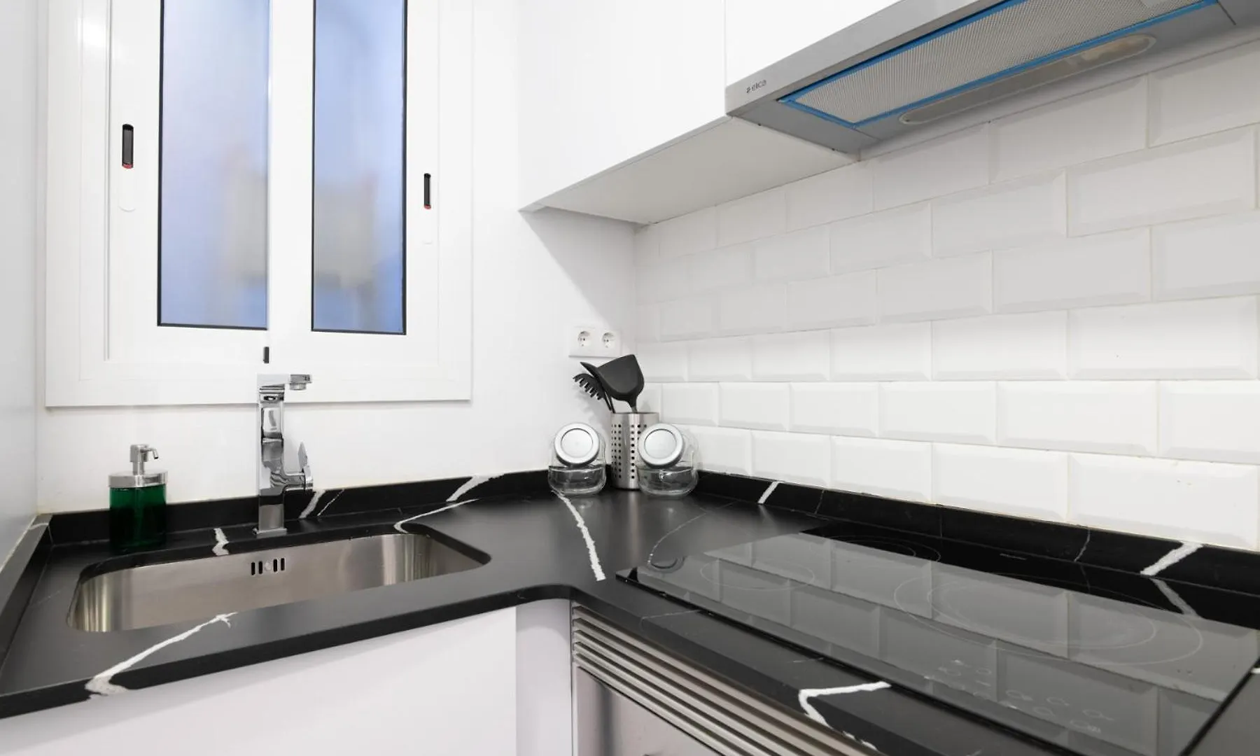 Apartamento Nuevo Con Encanto En Sagrada Familia 바르셀로나 0*,